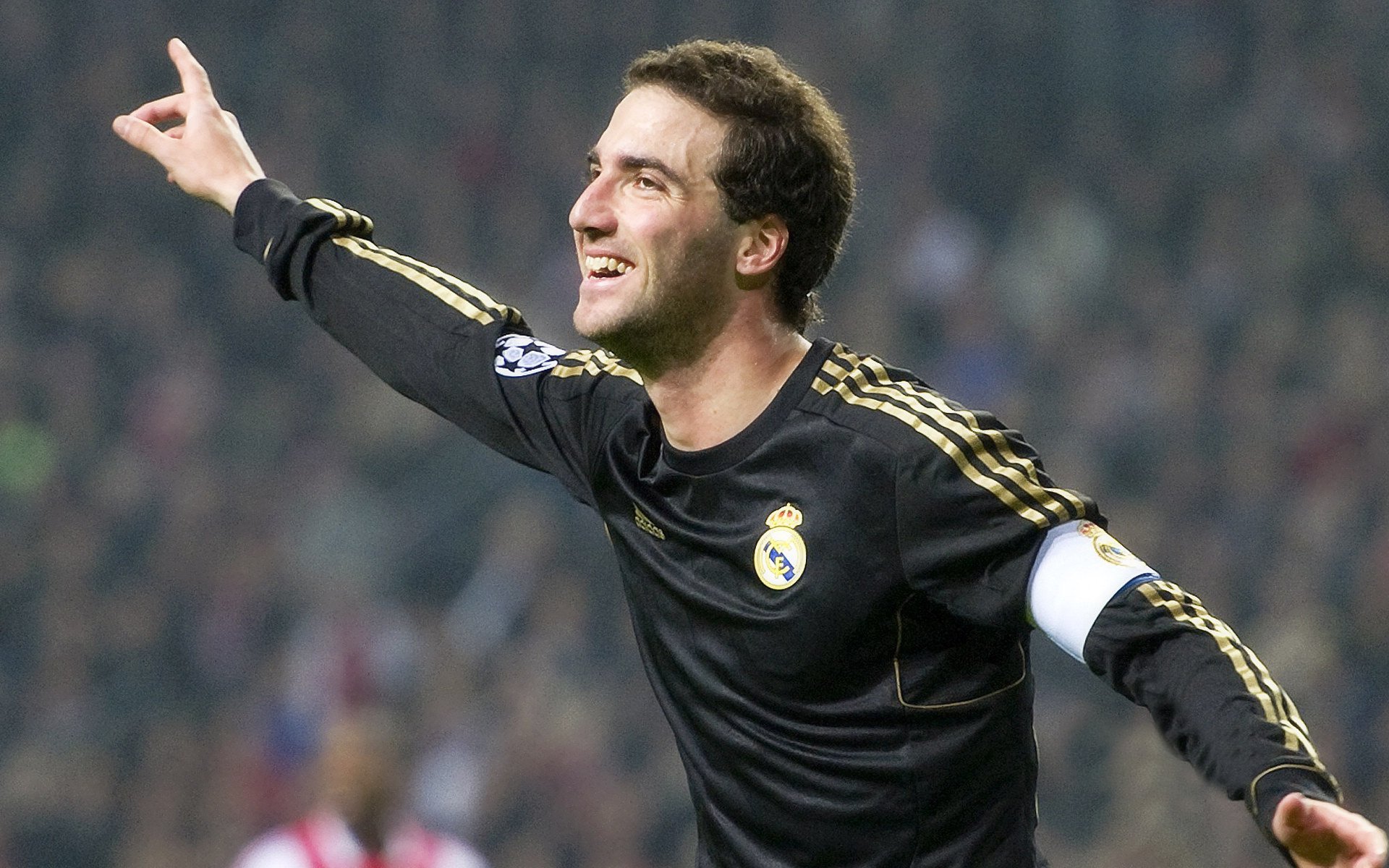 乔治·巴尔:全黑队中场的“防守堡垒”,控制比赛节奏